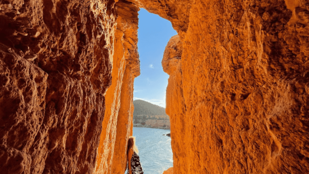 Tunel Sa Caleta Cueva
