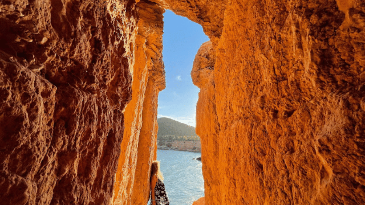 Tunel Sa Caleta Cueva